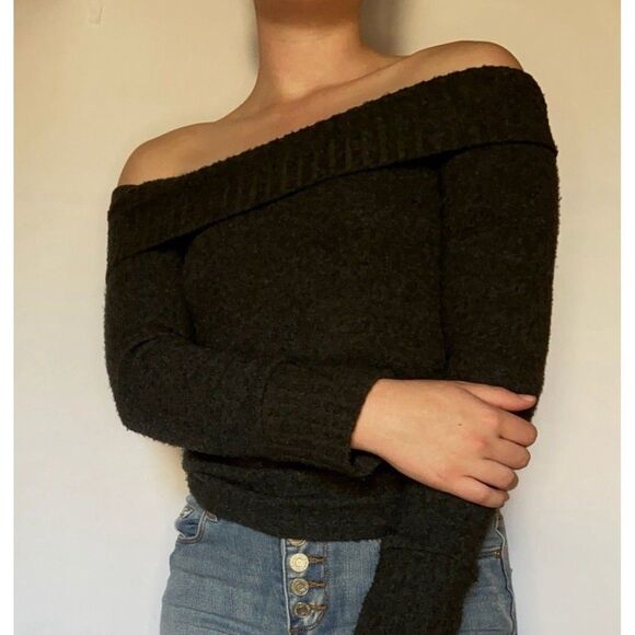 Julie's Closet Gray Off the Shoulders Sweater - Picture 1 of 5